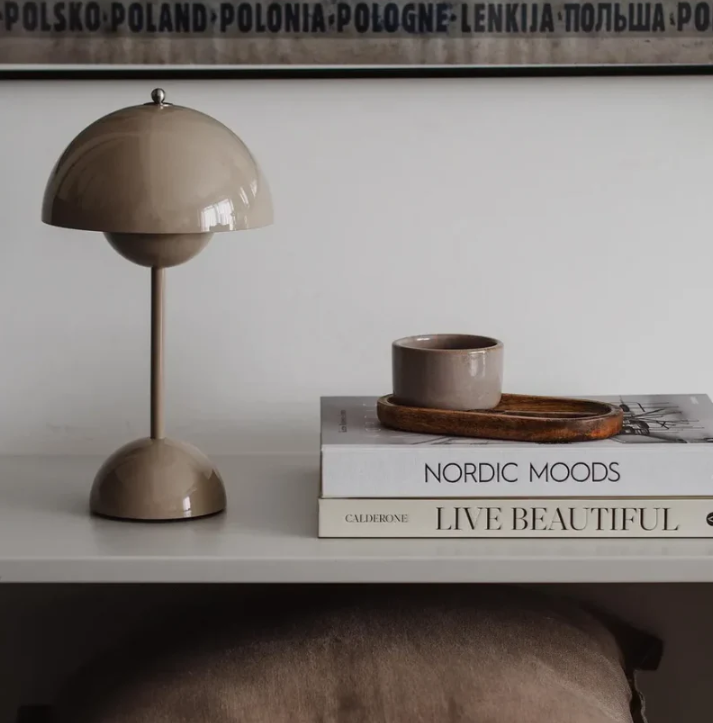 Modern Touch Table Lamp - USB Powered & Adjustable Brightness - Red/Brown