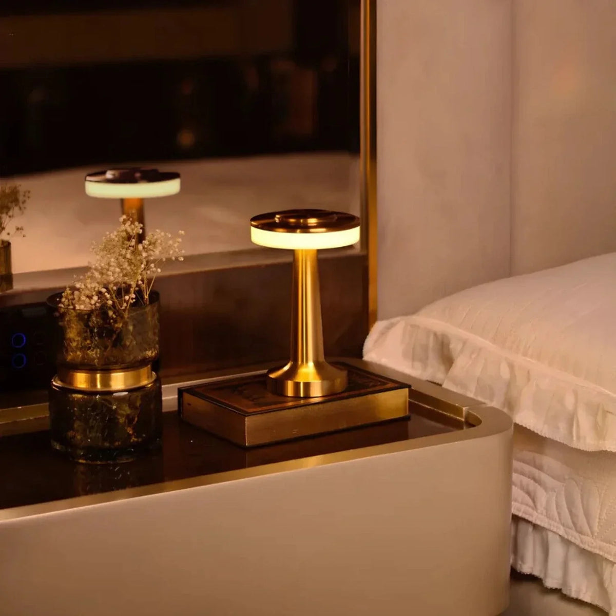 Portable Dimmable Table Lamp - Elegant Retro Design - Silver